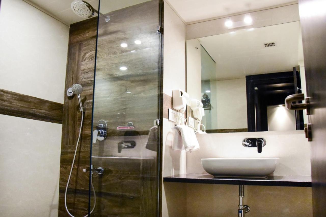 Hotel Platinum Shravasti Katra  Екстер'єр фото