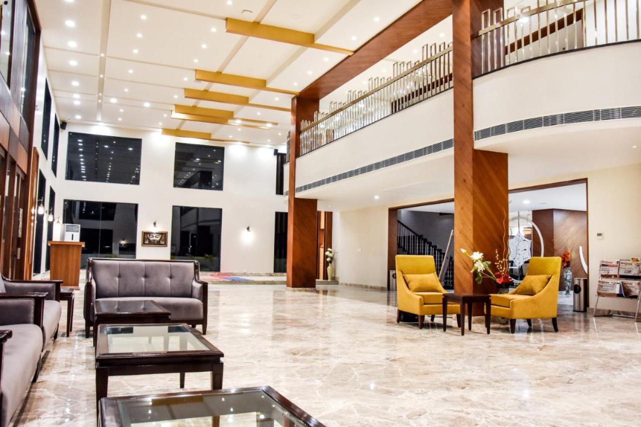 Hotel Platinum Shravasti Katra  Екстер'єр фото