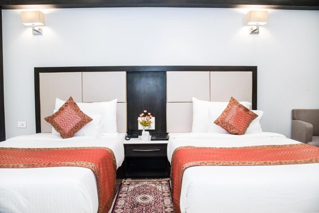 Hotel Platinum Shravasti Katra  Екстер'єр фото