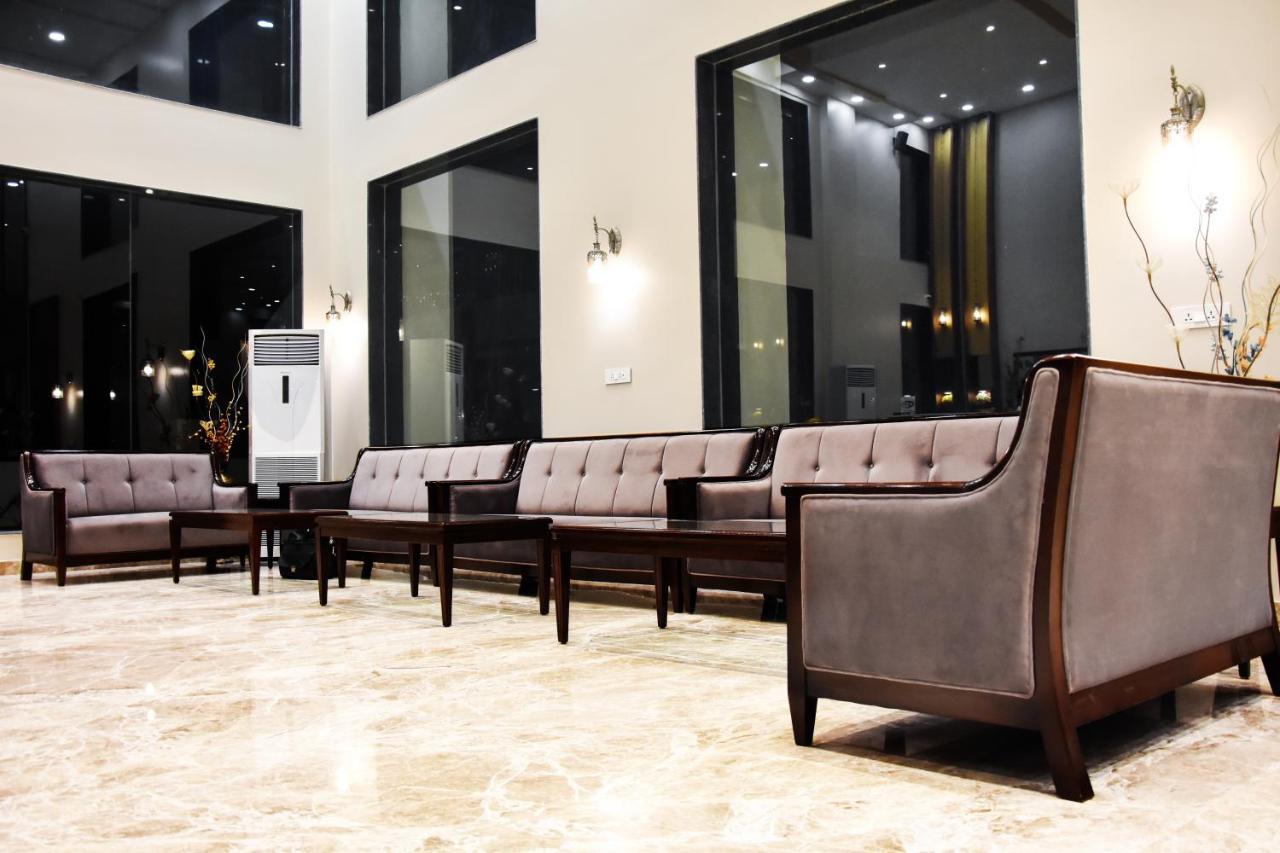 Hotel Platinum Shravasti Katra  Екстер'єр фото