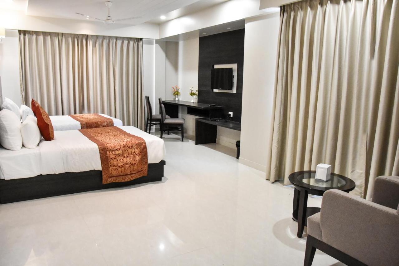 Hotel Platinum Shravasti Katra  Екстер'єр фото