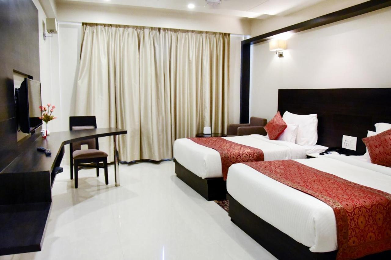 Hotel Platinum Shravasti Katra  Екстер'єр фото